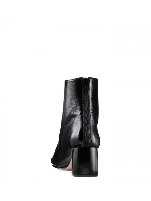 THE RUBEAGER BOOTIE